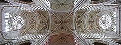 Voute gothique du transept de la Cathédrale de Senlis (CANON 5D + EF 24mm L)