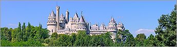 Chateau de Pierrefonds émergeant des bois (CANON 20D + EF 85mm)