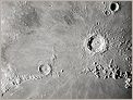 Gros plan sur les cratères STADIUS et COPERNIC (OLYMPUS E-10)