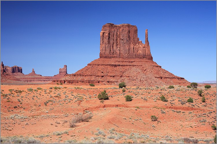 Monument Valley (Navajo Tribal Park) Camel Butte - photo réalisée avec CANON 5D + EF 50mm  F1,4