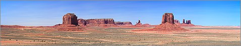Monument Valley (Navajo Tribal Park) en vue panomarique réalisée avec CANON 5D + EF 100 macro F2,8