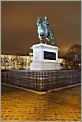 Statue Place du Pont Neuf (Paris) CANON 5D + EF 16/35mm F/D 2,8 L II @ 32mm