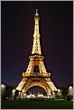 Tour Eiffel by night depuis le champ de Mars (Paris) CANON 5D MkII + EF 35mm F/D 1,4 L